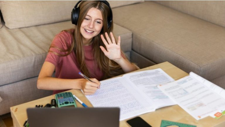 Helping Middle School Students Stay Focused During Online Lessons