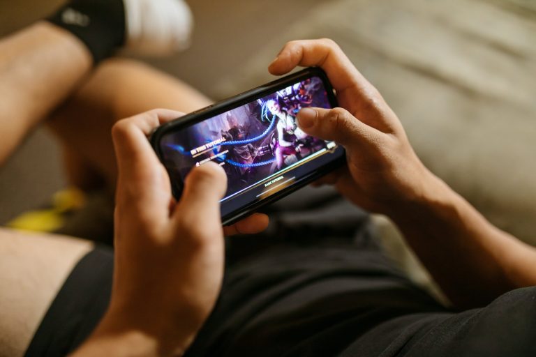 Why Mobile Gaming Is Dominating the Online Gaming World